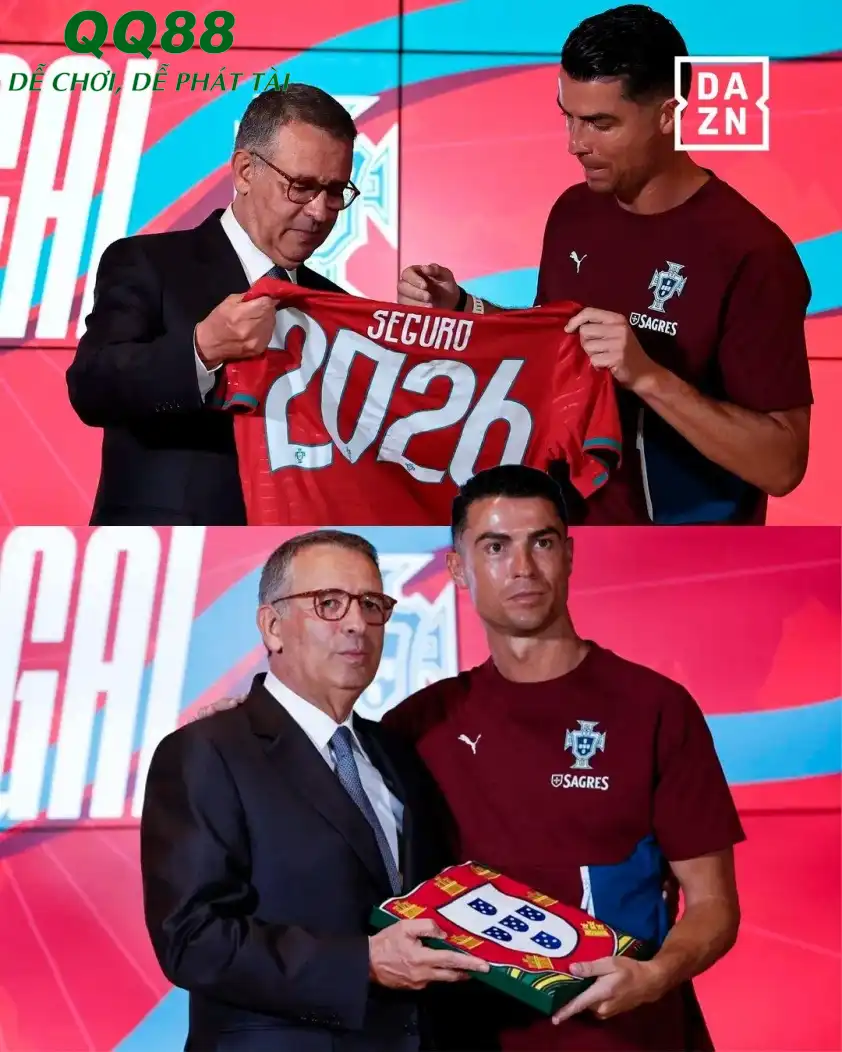 Ronaldo đã thay mặt toàn đội trao tặng Tổng thống chiếc áo đấu chính thức của đội tuyển có in tên ông và nhận lá cờ Bồ Đào Nha từ tay Tổng thống (Ảnh: DAZN). Ronaldo đã thay mặt toàn đội trao tặng Tổng thống chiếc áo đấu chính thức của đội tuyển có in tên ông và nhận lá cờ Bồ Đào Nha từ tay Tổng thống (Ảnh: DAZN).